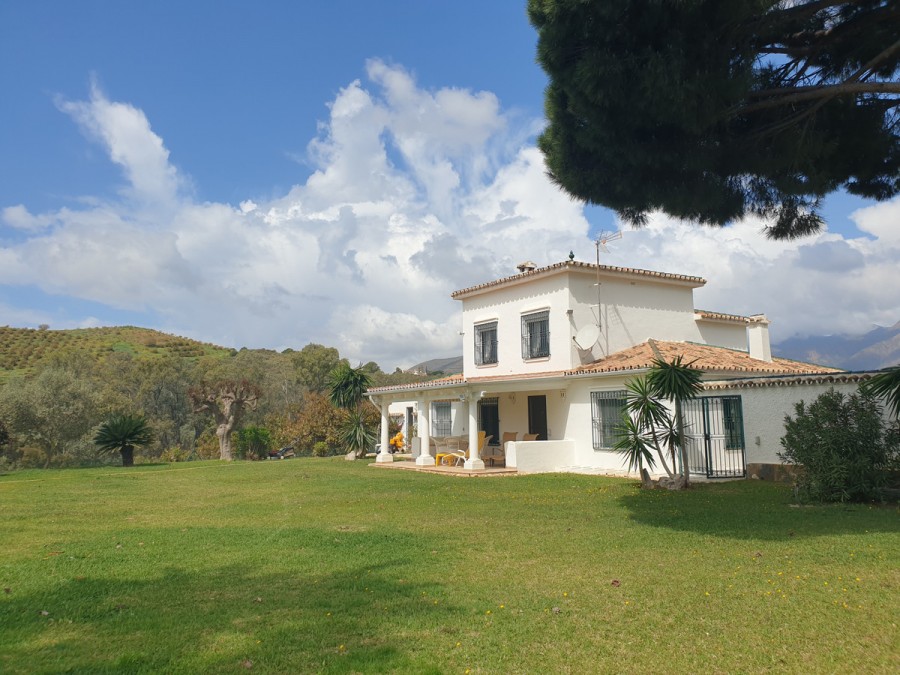 Finca for sale in Mijas. €750,000 R4096084